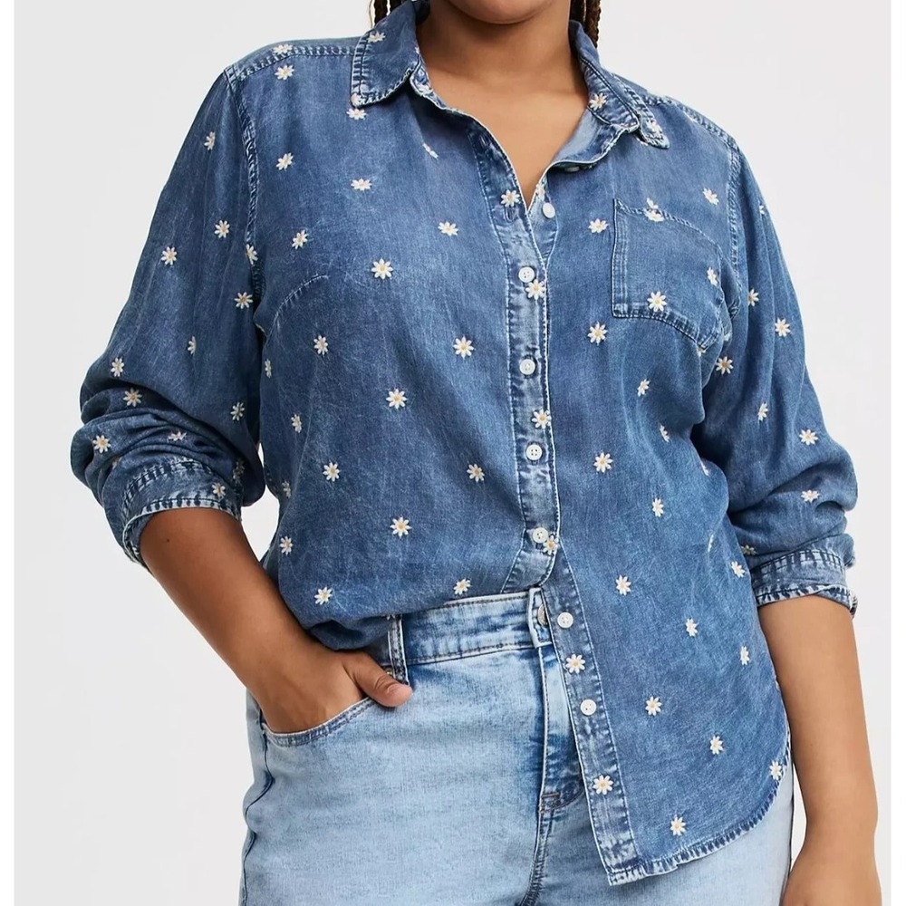 Torrid Shirt Lizzie Chambray Button Down Embroidered Floral Daisy